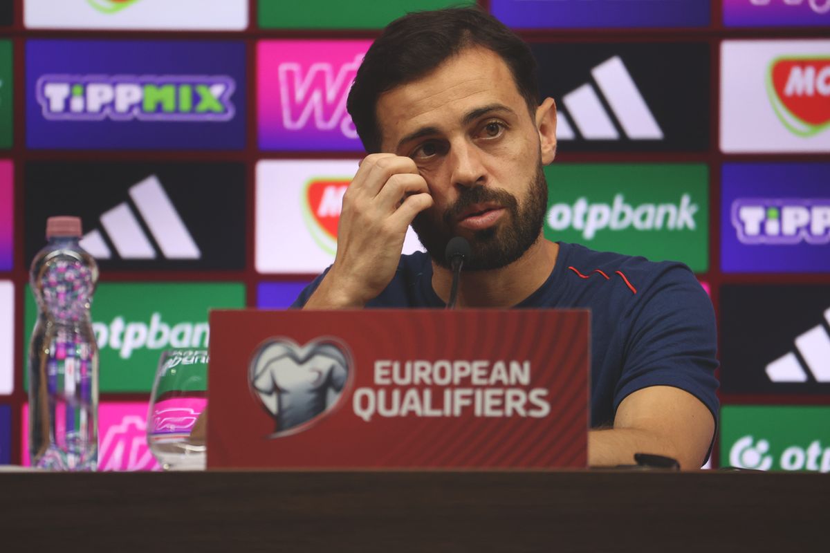 Bernardo Silva tiszteli Szoboszlait és Kerkezt.
