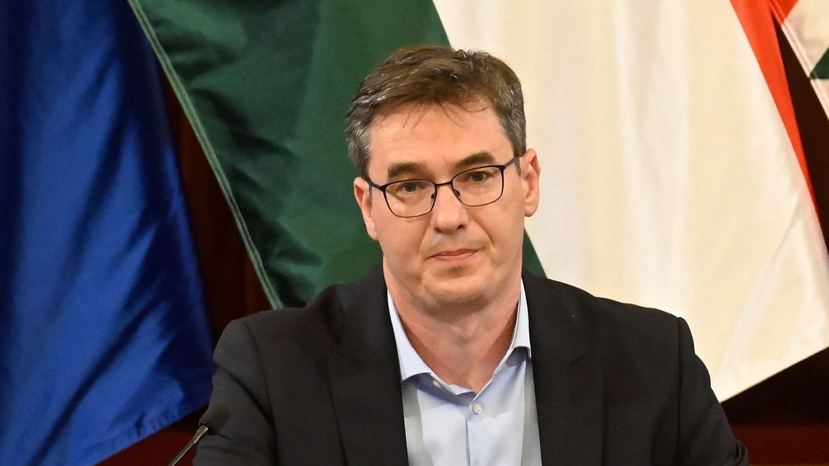 Képviselők meghurcolásával tereli el a figyelmet a Tisza-adóról a főváros