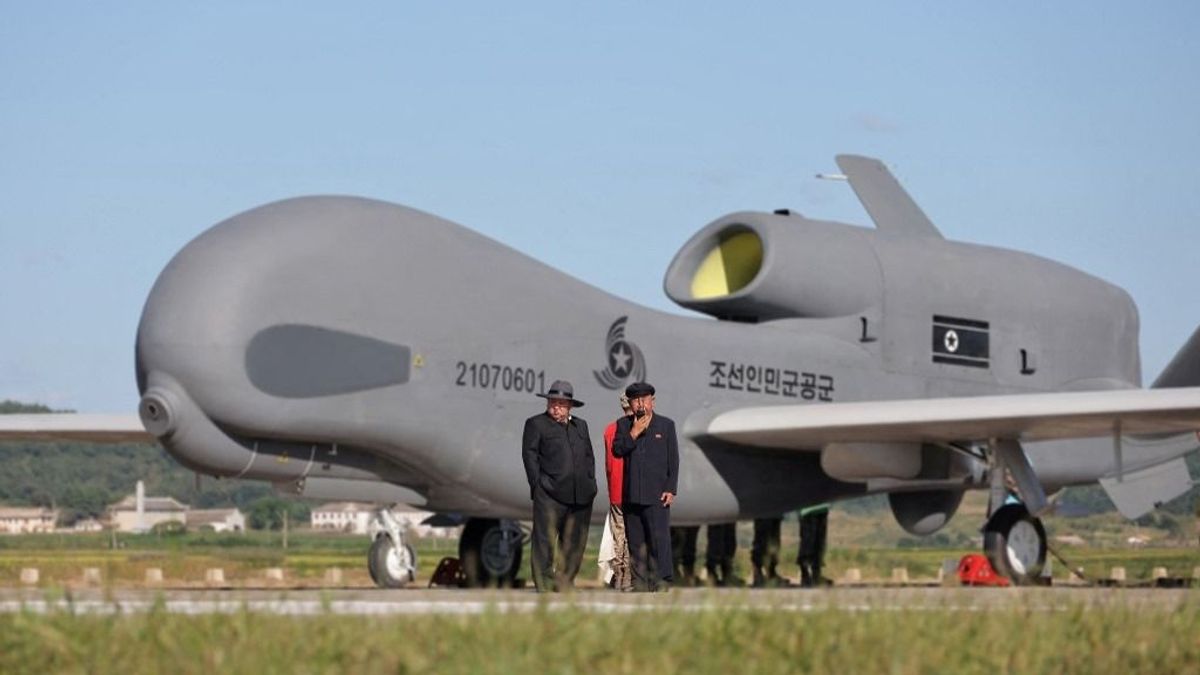 Buszméretű drónok: Észak-Korea erődemonstrációt tartott + fotó