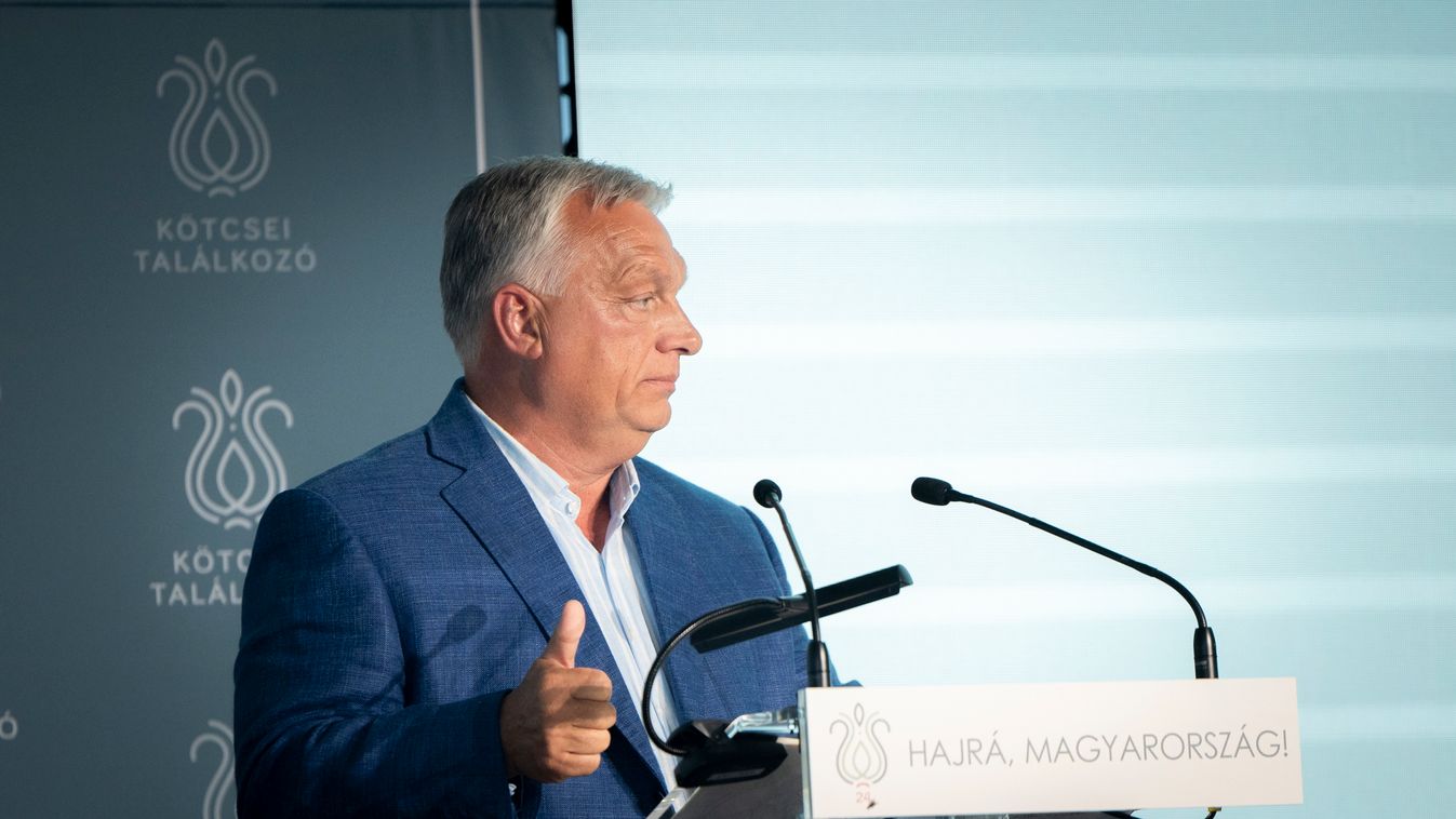 A Miniszterelnöki Kommunikációs Főosztály által közreadott képen Orbán Viktor miniszterelnök, a Fidesz elnöke beszédet mond a Polgári Magyarországért Alapítvány rendezvényén, a Polgári Pikniken a kötcsei Dobozy-kúriában 2025. szeptember 7-én (Fotó: MTI/Mi