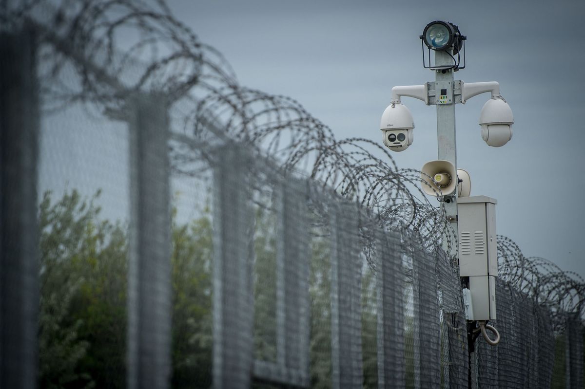 Szánthó Miklós szerint a brüsszeli bírság is megéri a haza védelméért (Illusztráció, forrás: Anadolu via AFP)