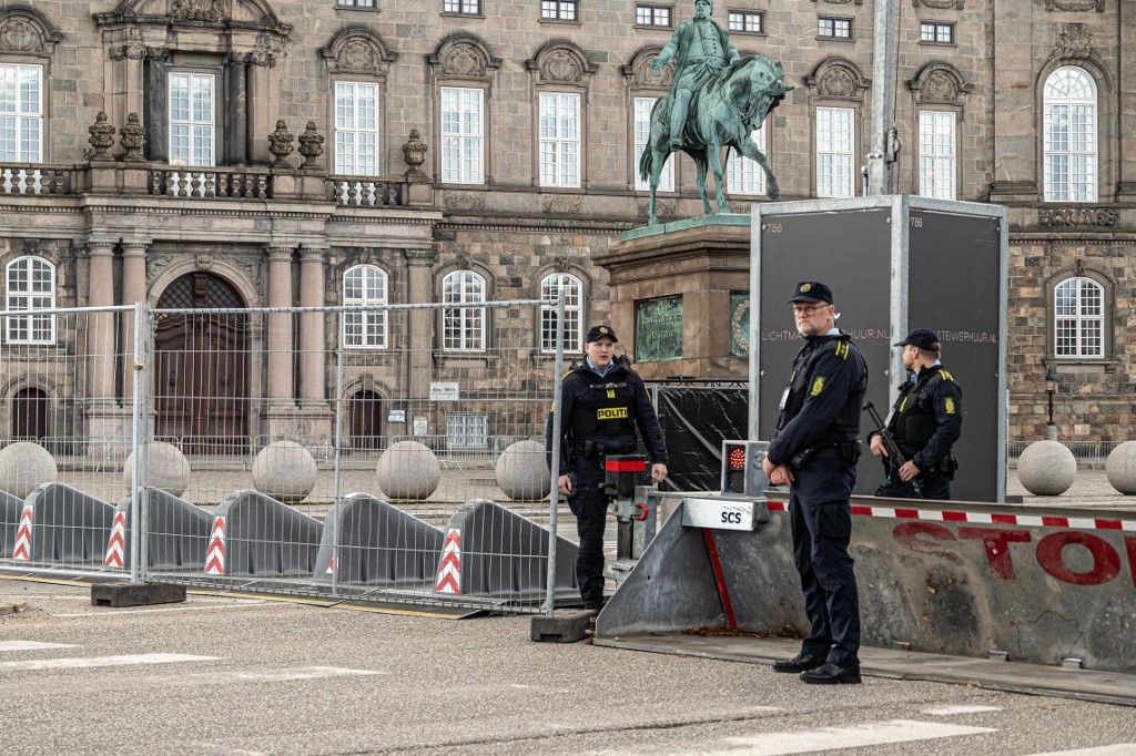 A Christiansborg palotánál erőteljes rendőri készültség várja az Európai Unió állam-és kormányfőit