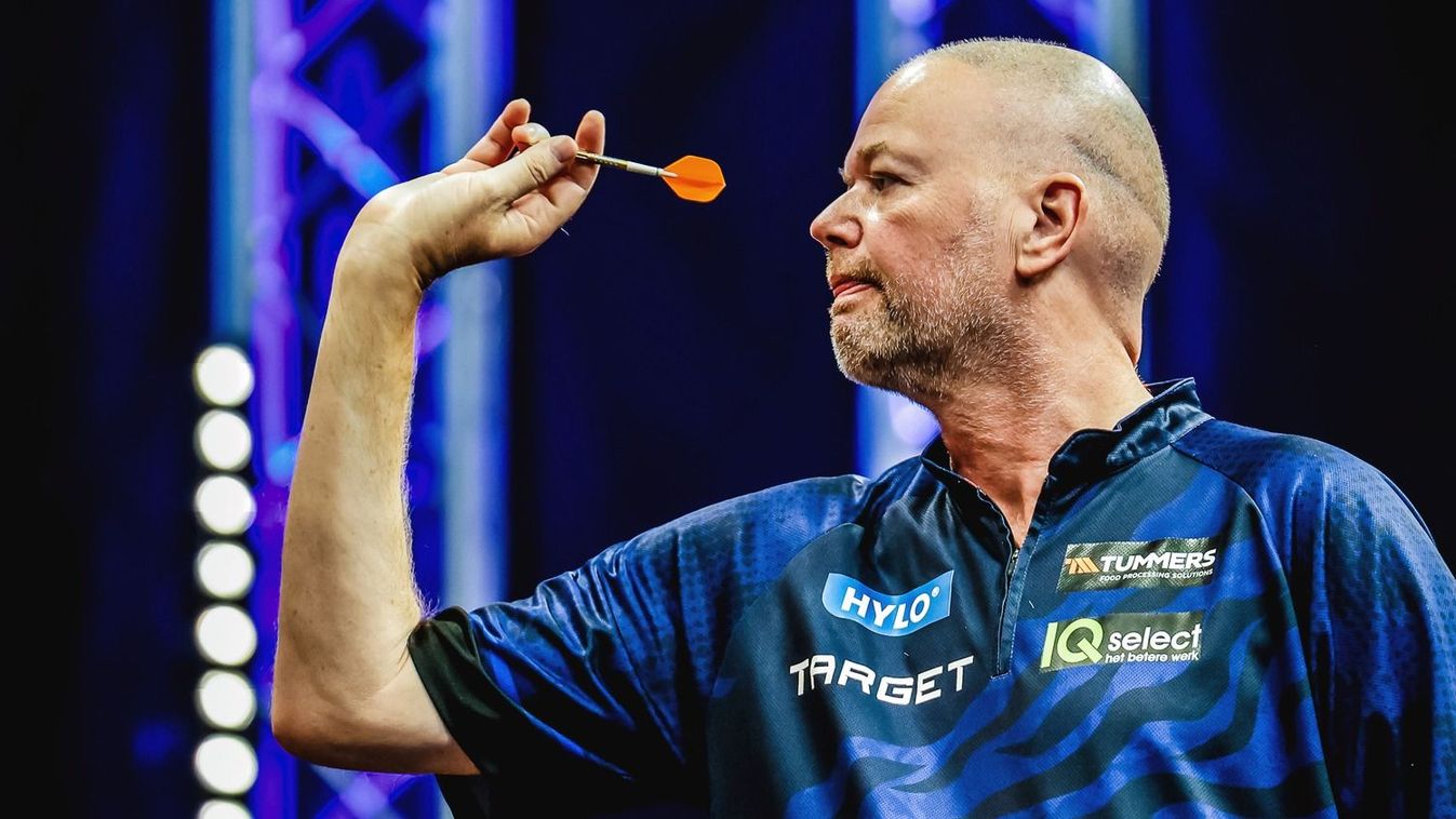Parádés játékkal jutott tovább Raymond van Barneveld a Hungarian Darts Trophyn