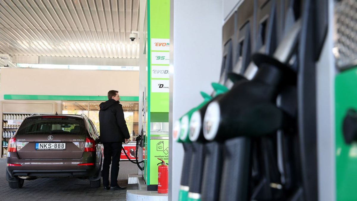 A héten ismét olcsóbbá válik a tankolás