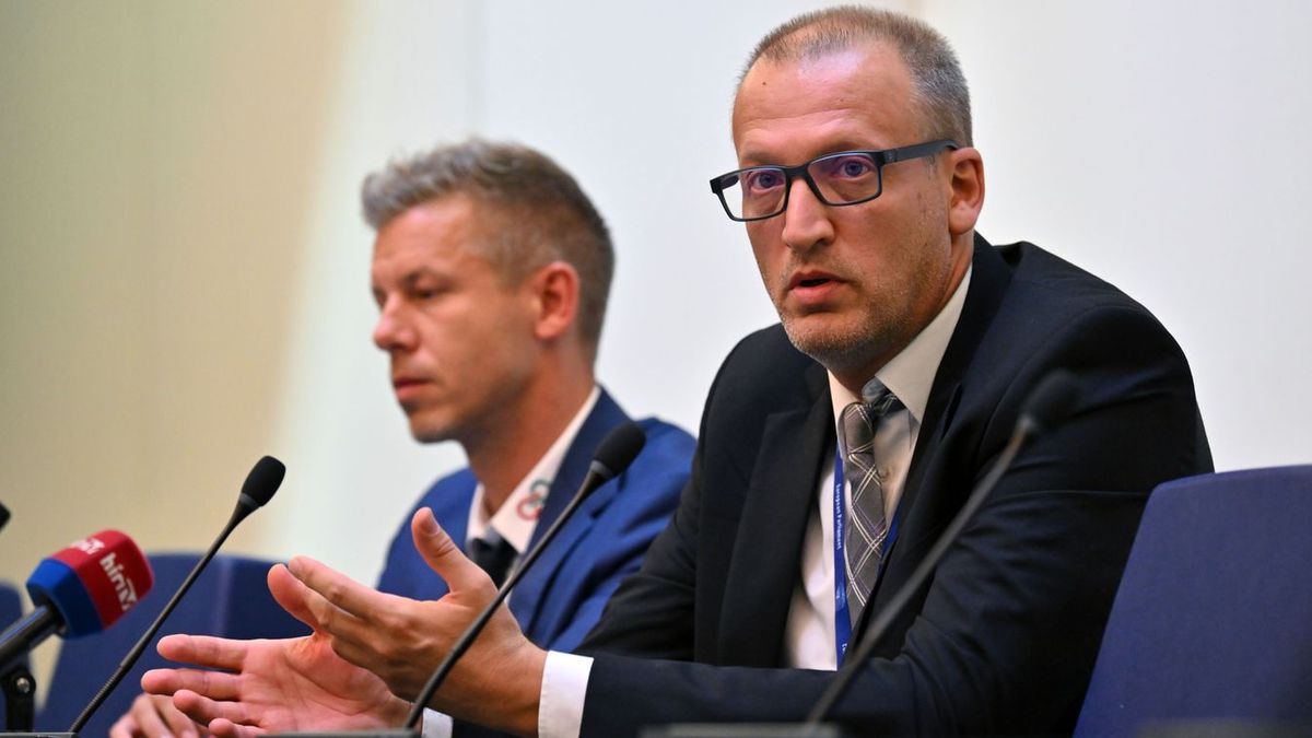 Magyar Péter, Tarr Zoltán, Etyek, Tisza-adó