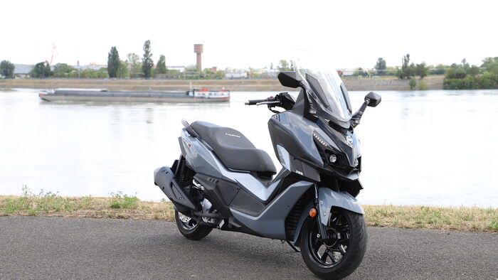 SYM 300 Cruisym teszt (2025)