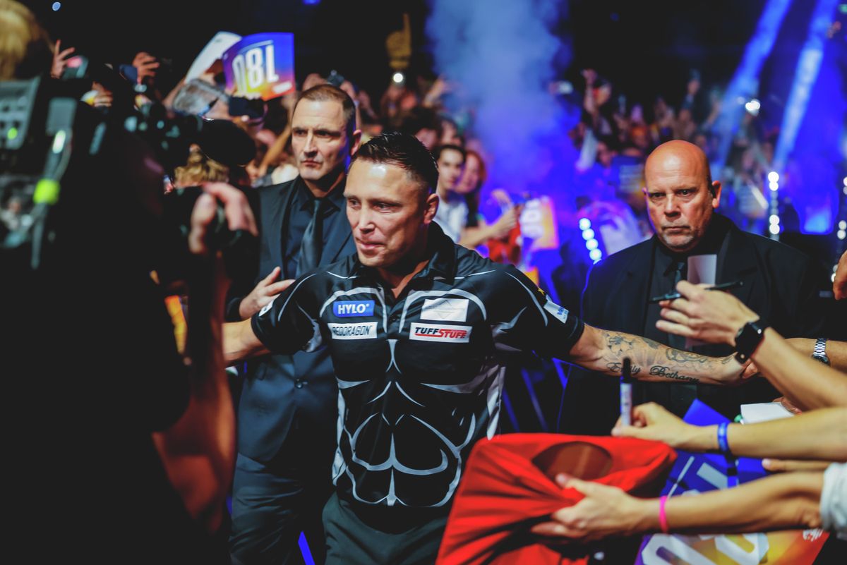 Gerwyn Price hatalmas ováció közepette érkezett a színpadra