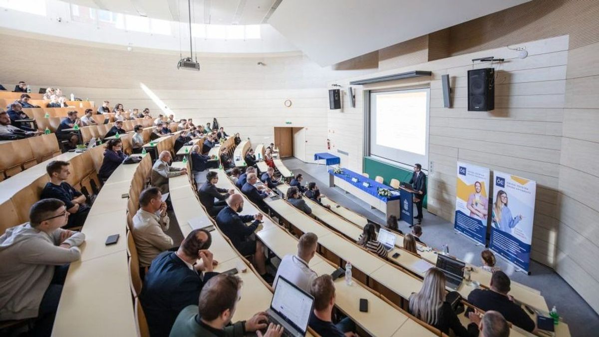 Elbukott a brüsszeli karanténkísérlet, megváltoztatják a jövőt a modellváltó egyetemek