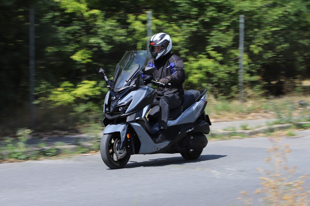 SYM 300 Cruisym teszt (2025)