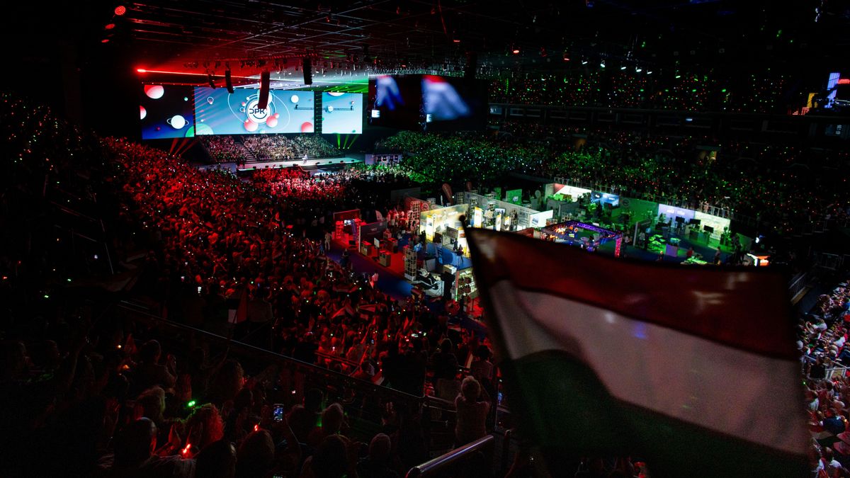 Hatalmas ovációval fogadták Orbán Viktort + videó