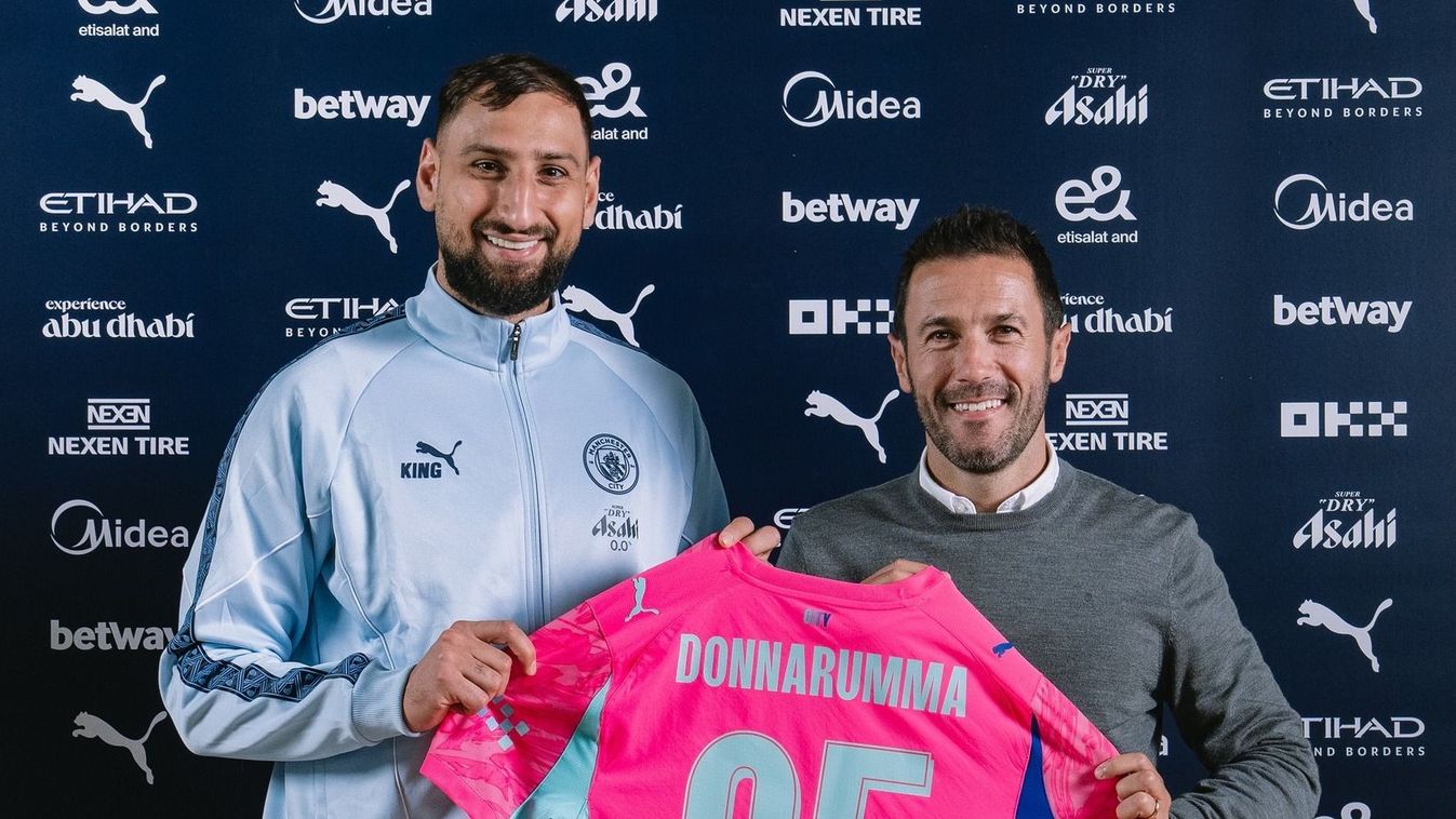 Gianluigi Donnarumma 
signs for Manchester City at Manchester City Academy on September 10, 2025 in Manchester, England. (Photo by Lexy Ilsley/Manchester City FC)