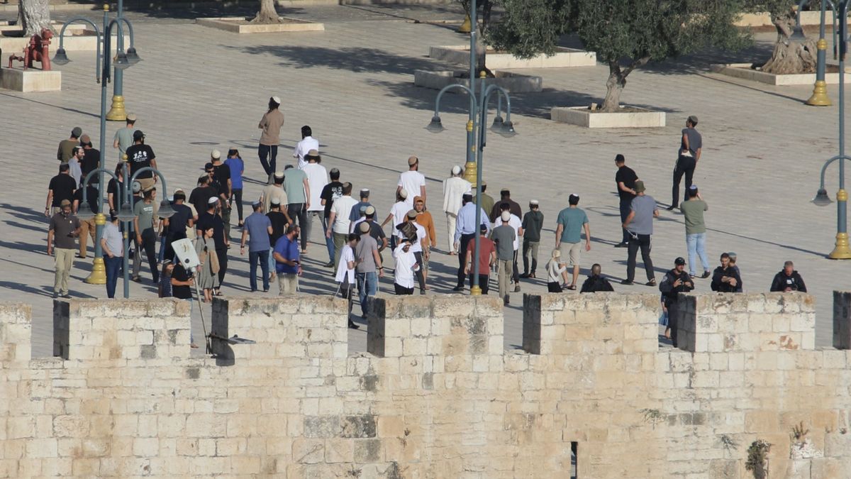 JERUSALEM - AUGUST 3: Israel’s far-right National Security Minister Itamar Ben-Gvir leads a large group of settlers in a provocative march and mass incursion into the Al-Aqsa Mosque compound, coinciding with the Jewish commemoration of Tisha B’Av in East Jerusalem on August 3, 2025. Gazi Samad / Anadolu (Photo by Gazi Samad / Anadolu via AFP)