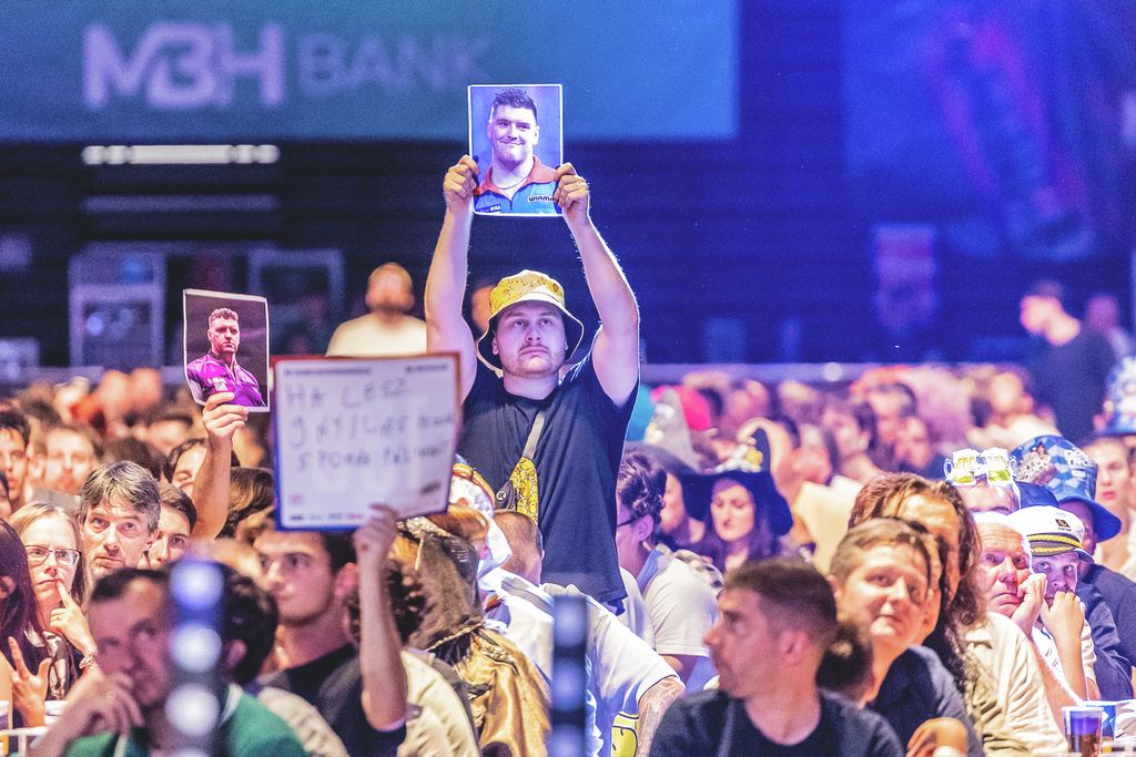 Elkezdődött a háromnapos darts-őrület az MVM Dome-ban