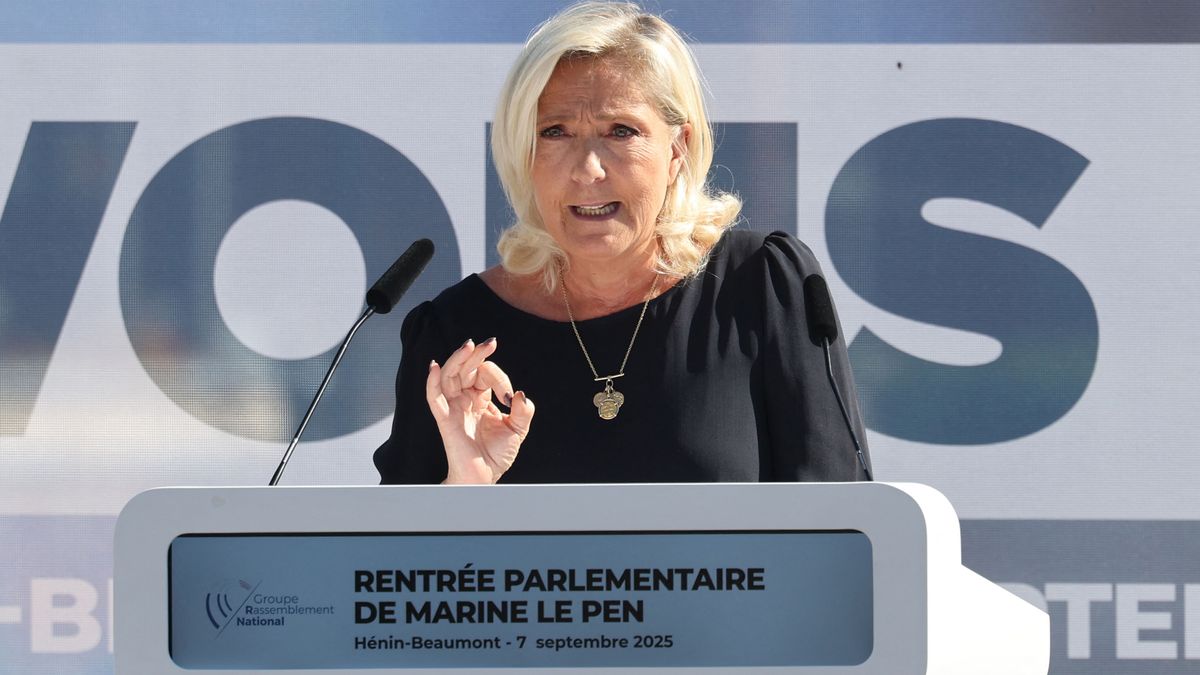 Le Pen kemény üzenetet küldött