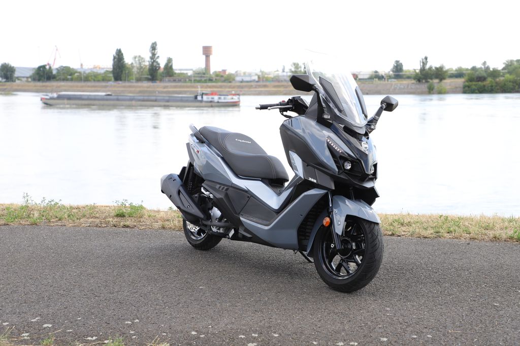 SYM 300 Cruisym teszt (2025)