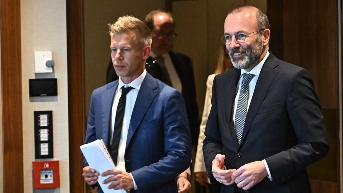 A Tisza-párt EP-képviselője Magyar Péter és az Európai Néppárt (EPP) elnöke, Manfred Weber