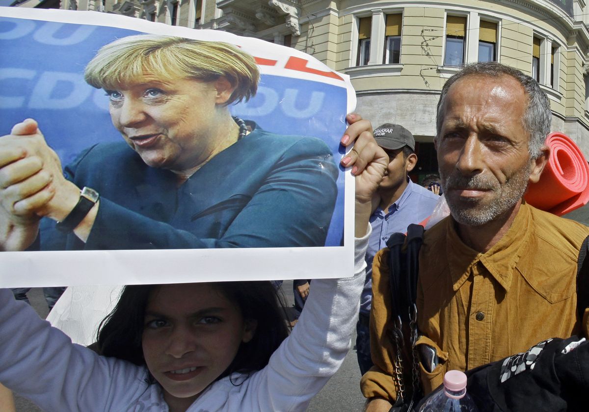 Angela Merkelt éltető migránsok. A migráció nem hozott jót Európának Fotó: PETER KOHALMI / AFP