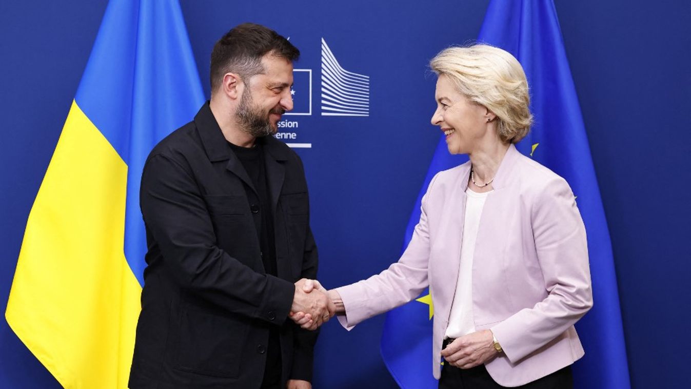Volodimir Zelenszkij ukrán elnök és Ursula von der Leyen, az Európai Bizottság elnöke (Fotó: AFP)
