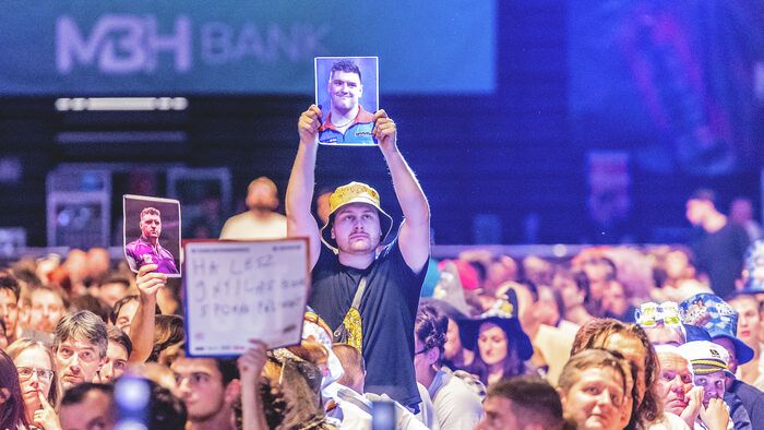 Elkezdődött a háromnapos darts-őrület az MVM Dome-ban