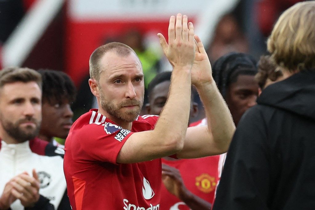 Manchester United's Danish midfielder #14 Christian Eriksen applauds supporters after playing his final game for United after the English Premier League football match between Manchester United and Aston Villa at Old Trafford in Manchester, north west England, on May 25, 2025. United won the game 2-0. (Photo by Darren Staples / AFP) / RESTRICTED TO EDITORIAL USE. No use with unauthorized audio, video, data, fixture lists, club/league logos or 'live' services. Online in-match use limited to 120 images. An additional 40 images may be used in extra time. No video emulation. Social media in-match use limited to 120 images. An additional 40 images may be used in extra time. No use in betting publications, games or single club/league/player publications. / 