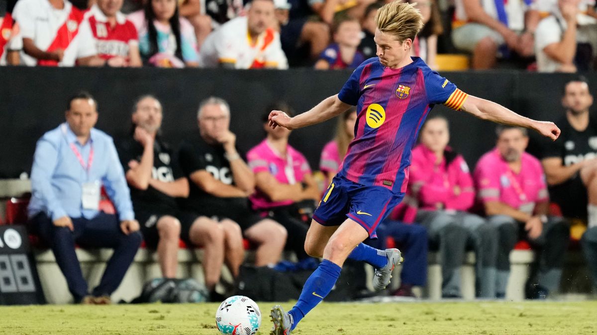 A holland Frenkie de Jong visszatér a Barcelonába a sérülése után.