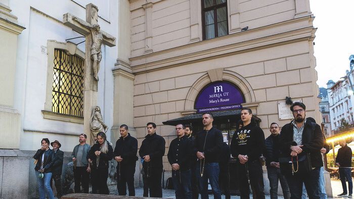 Imával űzték el Hadházyt és bandáját a ferences templomtól