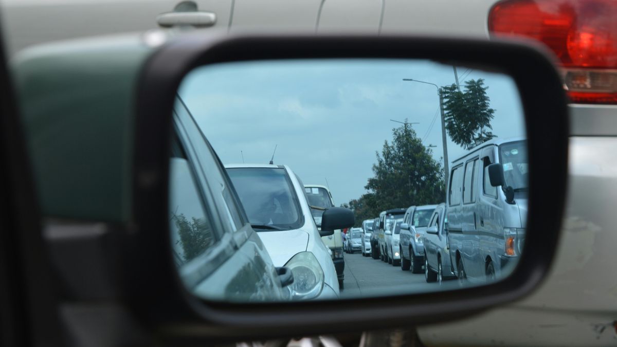 Káosz a magyar utakon, az M1-esen már több mint 10 kilométeres a torlódás