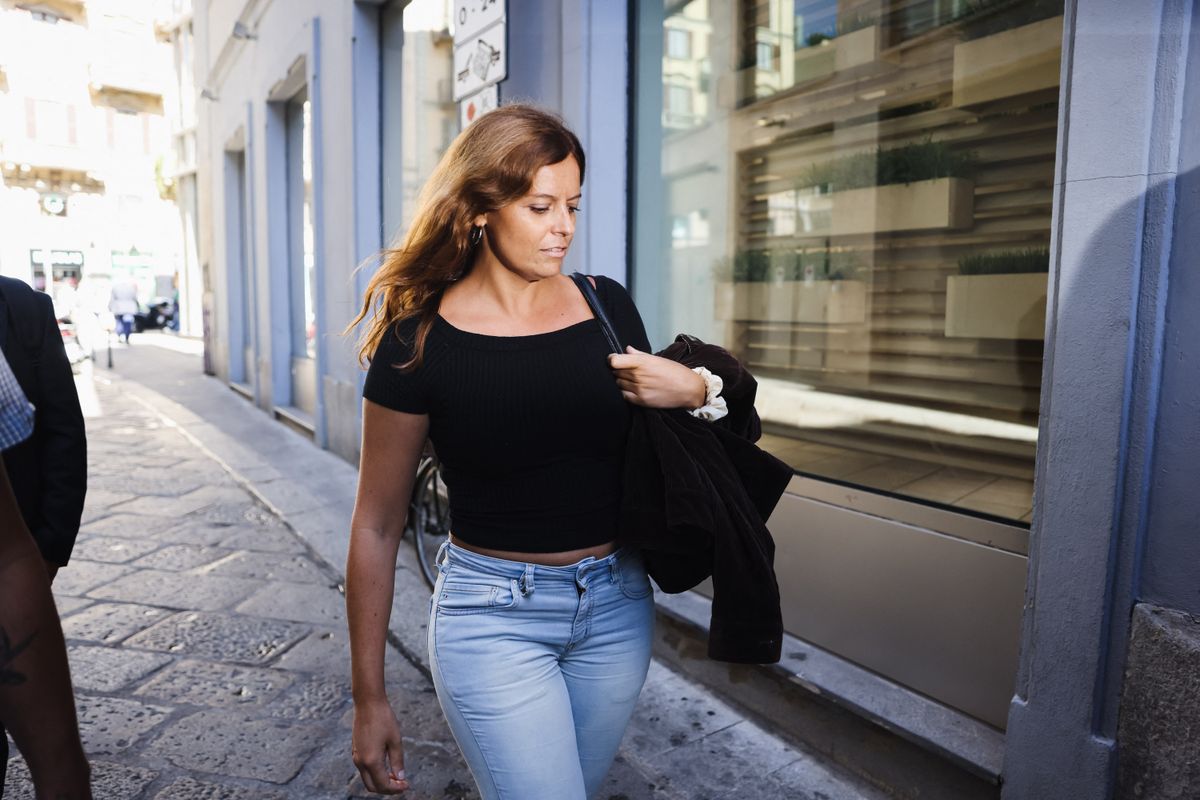 Ilaria Salis mentelmi joga veszélyben: a Liga és a patrióták egyhangúlag támogatják a felfüggesztést, miközben az antifa képviselő retteg.