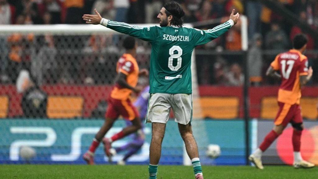 Liverpool's Hungarian midfielder #08 Dominik Szoboszlai (C) reacts during the UEFA Champions League first round day 2 football match between Galatasaray (TUR) and Liverpool (ENG) at the Ali Sami Yen Spor Kompleksi in Istanbul on September 17, 2025. (Photo by Ozan KOSE / AFP)
