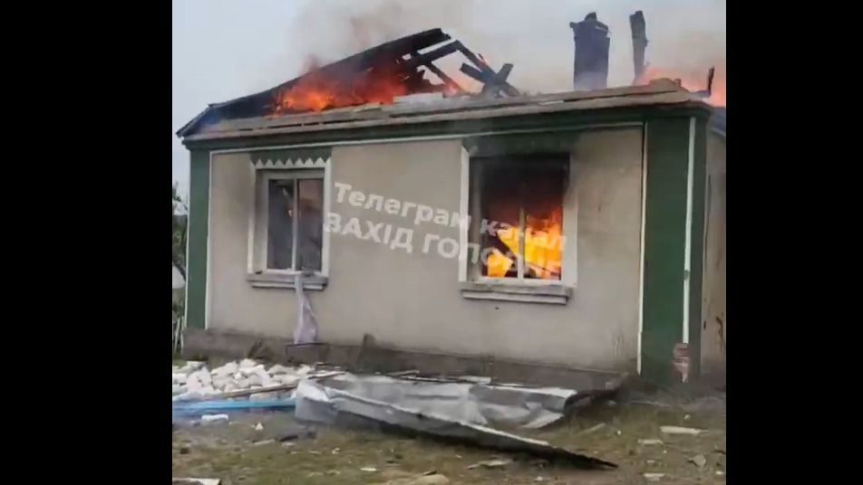 Volinyban egy gyakorlórepülés során egy harci repülőgépből bomba zuhant egy lakóházra (X)