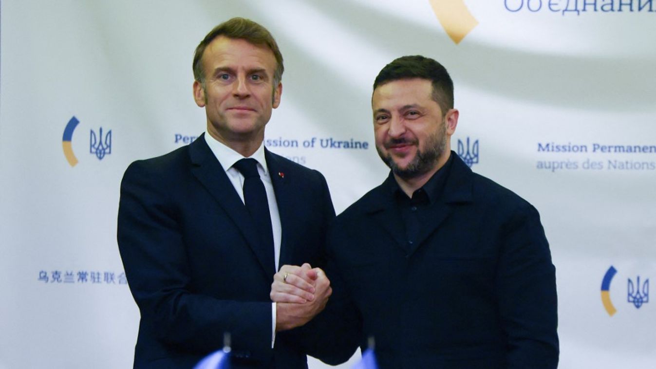 Emmanuel Macron francia elnök és Volodimir Zelenszkij ukrán elnök (Fotó: AFP)