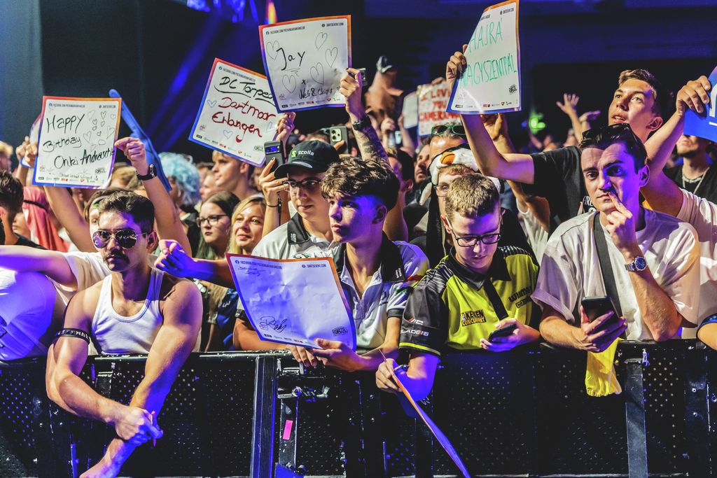 Elkezdődött a háromnapos darts-őrület az MVM Dome-ban