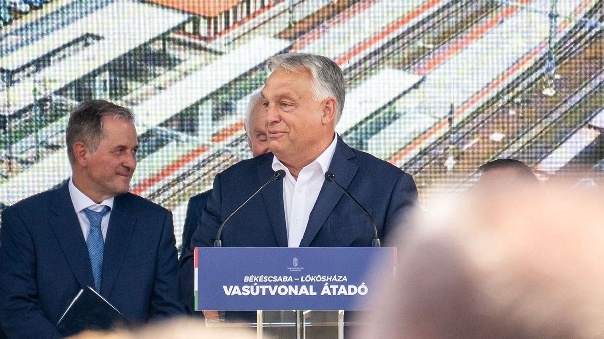Lőkösháza, 2025. szeptember 23.
A Miniszterelnöki Kommunikációs Főosztály által közreadott képen Orbán Viktor miniszterelnök (k) beszédet mond a Békéscsaba és Lőkösháza között megvalósult vasúti vonalszakasz fejlesztésének átadó ünnepségén a lőkösházi vasútállomáson 2025. szeptember 23-án.
MTI/Miniszterelnöki Kommunikációs Főosztály/Benko Vivien Cher