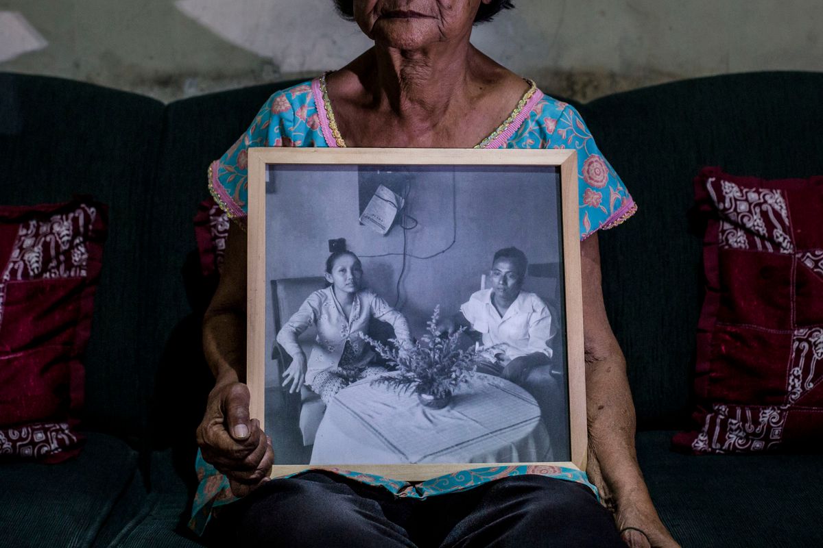 YOGYAKARTA, INDONESIA - MAY 06:  Sri Muhayati, 75 years old, holds a photograph of her parents at his house on May 06, 2016 in Yogyakarta, Indonesia. Sri, was a student, who spent 5 years imprisoned without trial for suspected ties to the Indonesian Communist Party (PKI). She was imprisoned  because her father Muhadi, suspected ties to the Indonesian Communist Party (PKI) and was die executed. To search for evidence of massacre grave in year 2000, she and other survivors, digging the massacre graves in Wonosobo, Central Java, and found bones that she believed her father. Survivors of Indonesia's anti-communist massacres in 1965 called for investigations on the country's purges, in which hundreds of thousands of people are believed to have been killed by the Indonesian military when the Cold War was escalating in Southeast Asia. Based on human rights groups, half a million people died in 1965 during a massacre carried out by the military and religious groups after an attempted coup by suspected communists, where an officer-led group kidnapped and executed six generals on the night of Septemeber 30, 1965. Known as one of the worst mass atrocities of the 20th century, many among the dead had no connection to Communism, and hundreds of thousands had been held in dentention centers for years during the period. (Photo by Ulet Ifansasti/Getty Images)
Lugas 09.27.