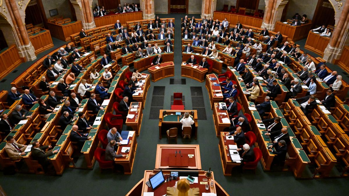 Nemzetbiztonsági és igazságügyi tárgyú törvényeket tárgyal szerdán a parlament