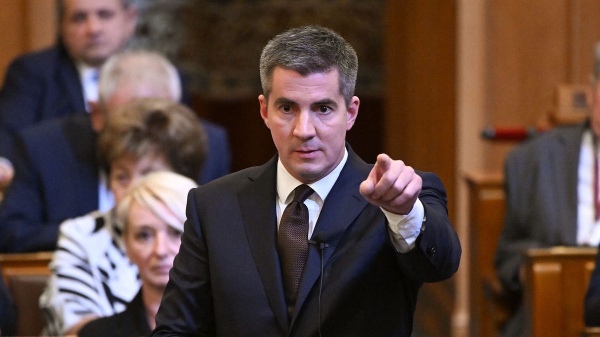 Budapest, 2024. szeptember 30.
Kocsis Máté, a Fidesz frakcióvezetője reagál a miniszterelnök felszólalására az Országgyűlés plenáris ülésén 2024. szeptember 30-án.
MTI/Koszticsák Szilárd