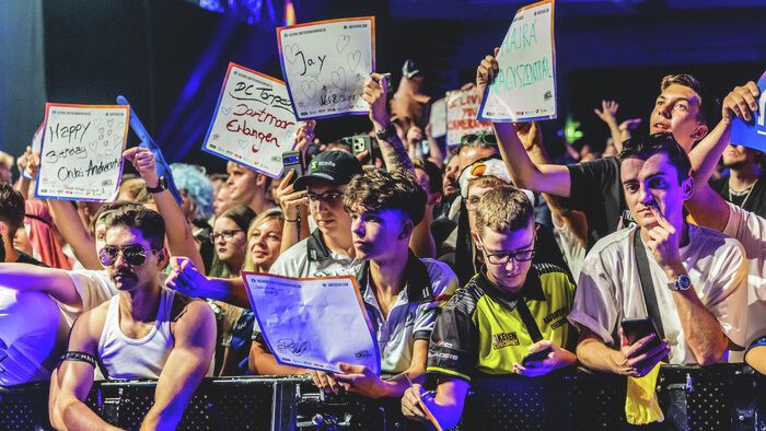 Elkezdődött a háromnapos darts-őrület az MVM Dome-ban