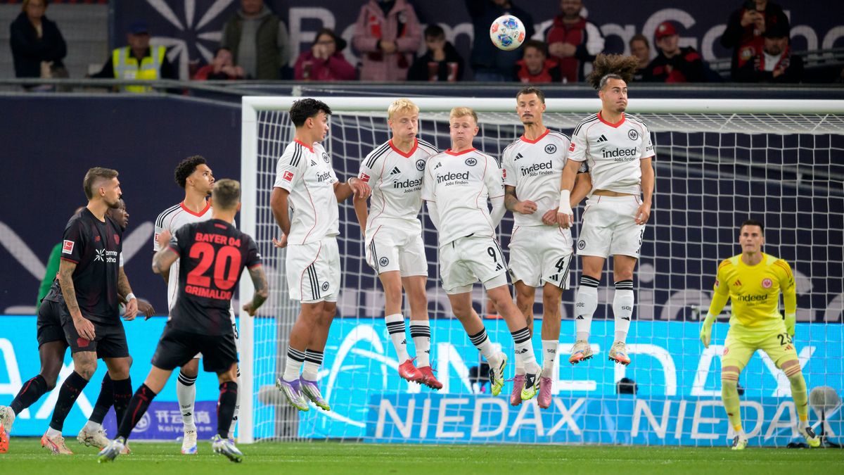 Kettős emberhátrányban is hengerelt Ten Hag kirúgása után a Leverkusen + videó