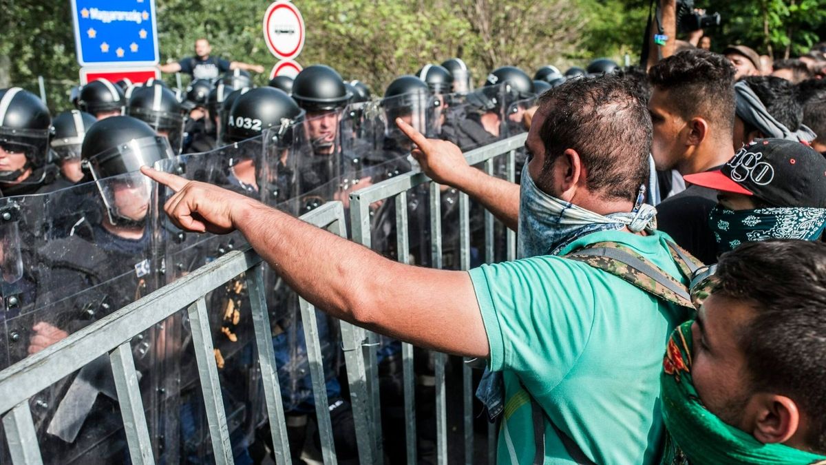 Ilyen volt a röszkei határátkelőhely ostroma + videó