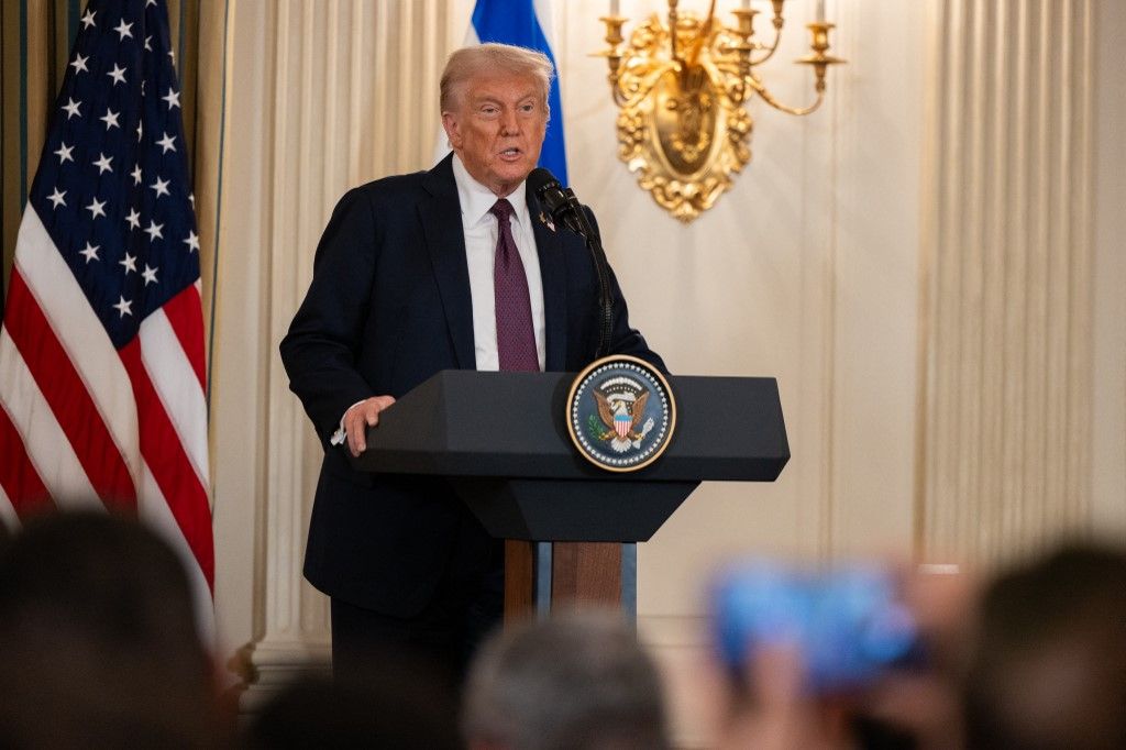Trump 20 pontos terve, azonnal véget vetne a gázai harcoknak, és 72 órán belül szabadon engednék az összes túszt (Fotó: STRINGER / ANADOLU)