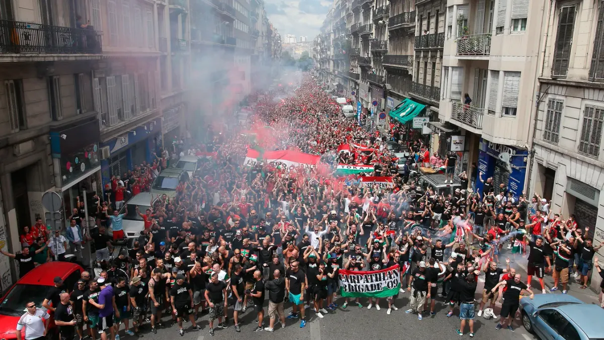  A magyar szurkolók vonulása Marseille-ben a 2016-os Eb-n