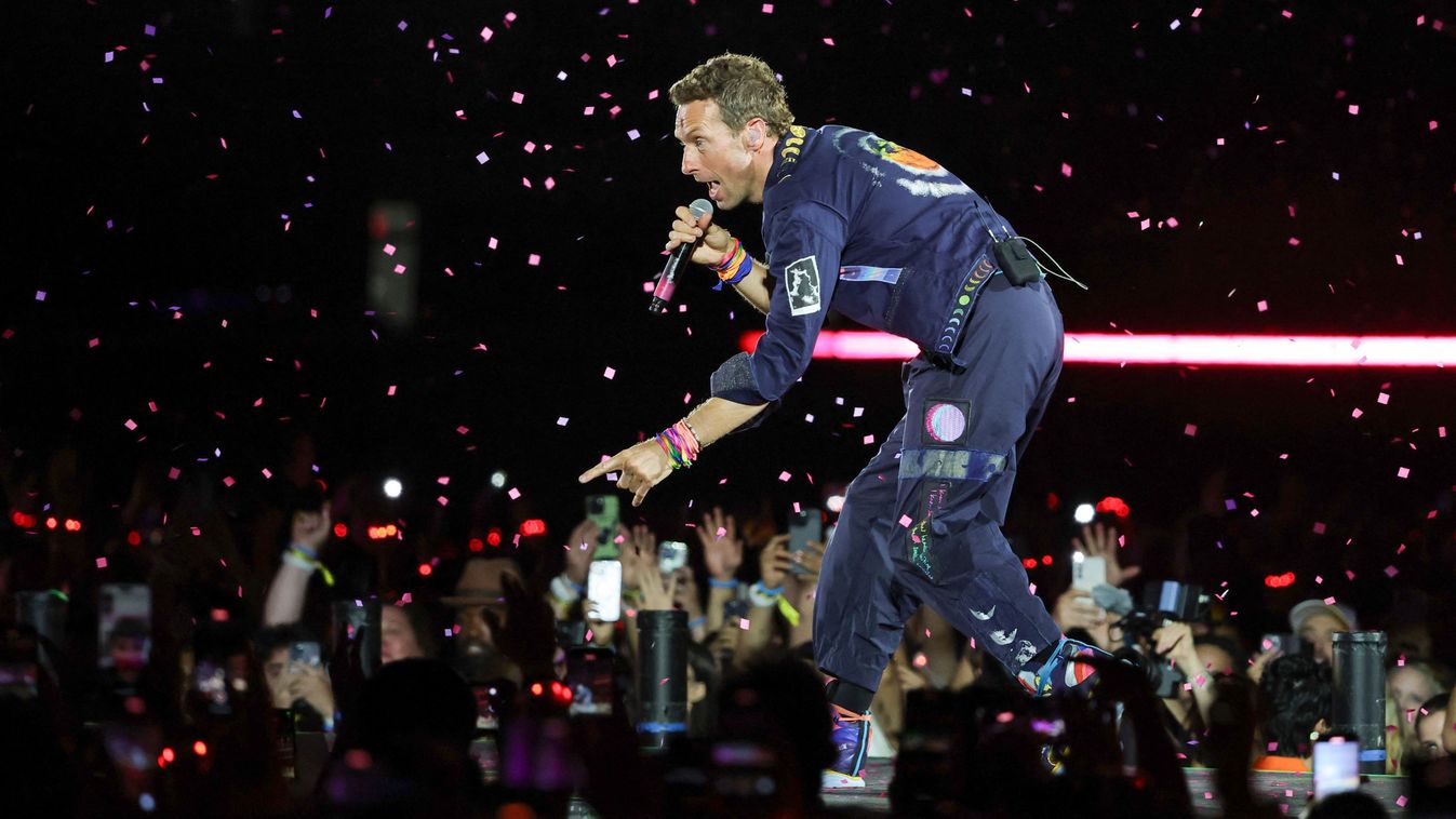 Chris Martin, a Coldplay énekese a zenekar világkörüli turnéján