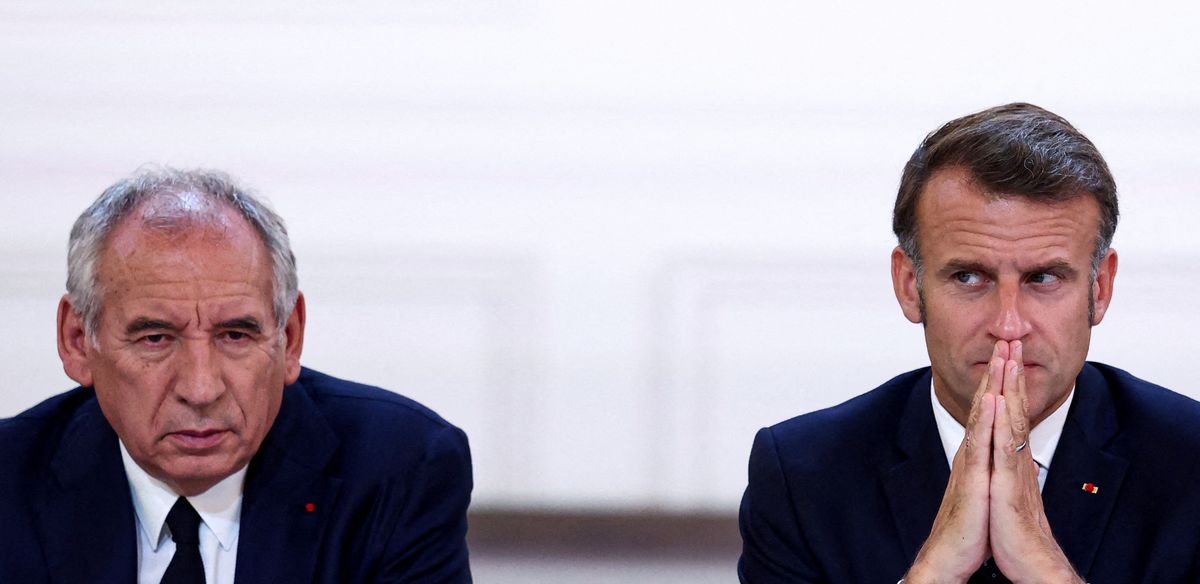 Franciaországban megbukott Macron szövetségese, Bayrou miniszterelnök. Az elnök népszerűsége mélyponton, a válság egyre súlyosabb.