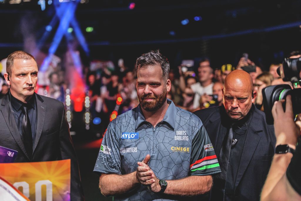 Elkezdődött a háromnapos darts-őrület az MVM Dome-ban