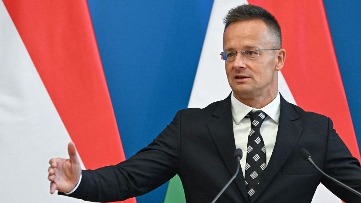 Szijjártó Péter: Magyarország semmiféle nyomásgyakorlásra nem hajlandó változtatni a migrációs politikáján