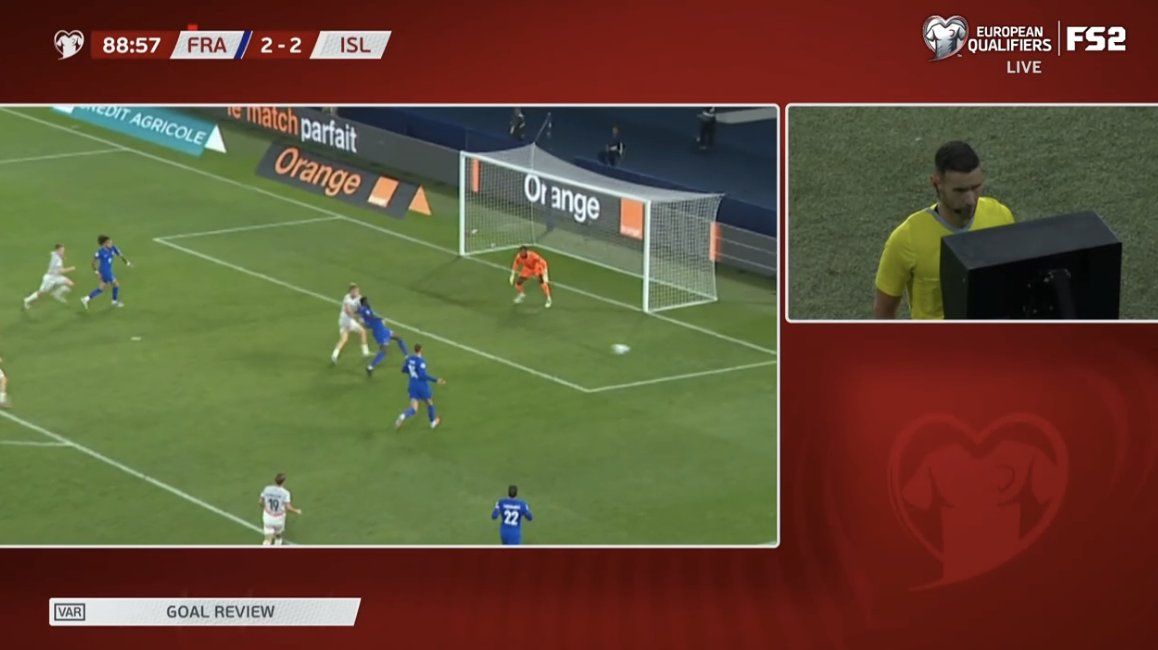 Andri Gudjohnsen kicsit visszahúzta Ibrahima Konatét, nem is adták meg az Izlandi második gólját