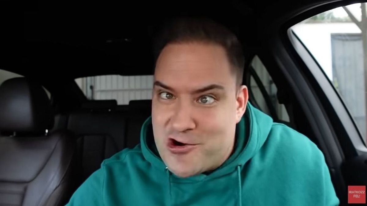 Rákay Philip: tehetségtelen retardált hülyegyerek...csak vicceltem!