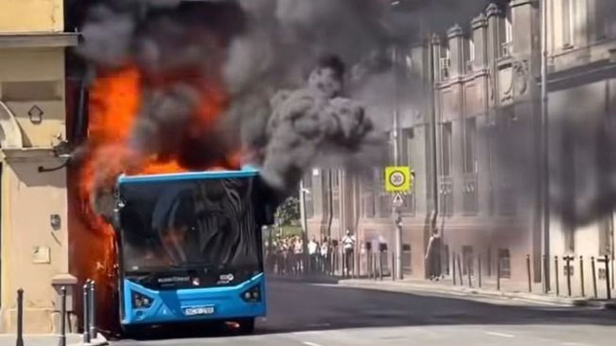 Az egyik Budapesten kigyulladt busz (Forrás: Facebook)