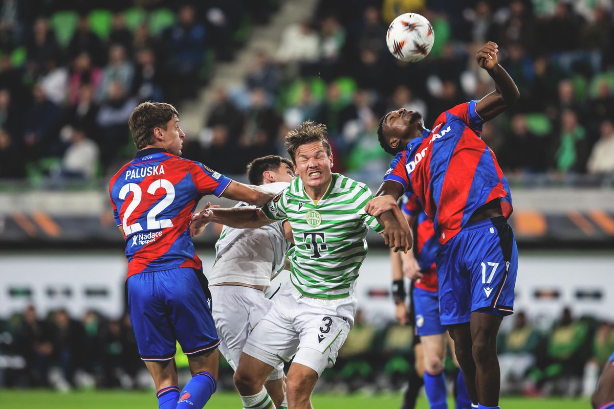 A második félidőben nagy küzdelem volt a Groupama Arénában