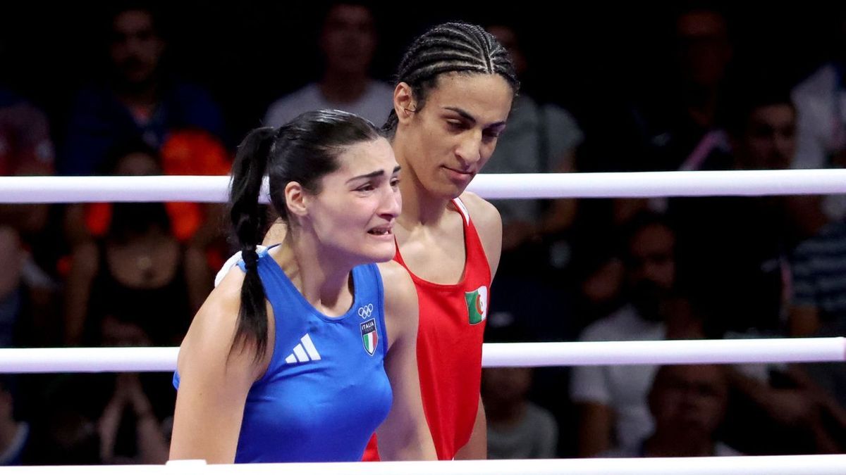 Imane Helif (jobbra) a párizsi olimpián olasz ellenfelén sem kegyelmezett, aki teljesen összeesett a mérkőzés után